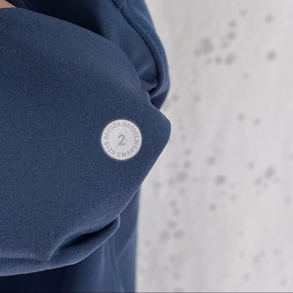 Lululemon On the Fly Crop Woven 23" True Navy 2 - Picture 3 of 12